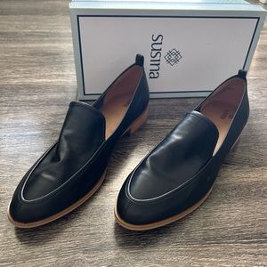 NEVER WORN  Women’s Susina Black Leather Flats Size 12M